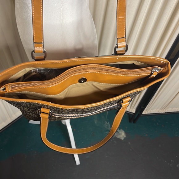 NEW! GIANI BERNINI 2021 FALL COLLECTION SHOULDER HOBO BAG NWOT - Picture 7 of 16